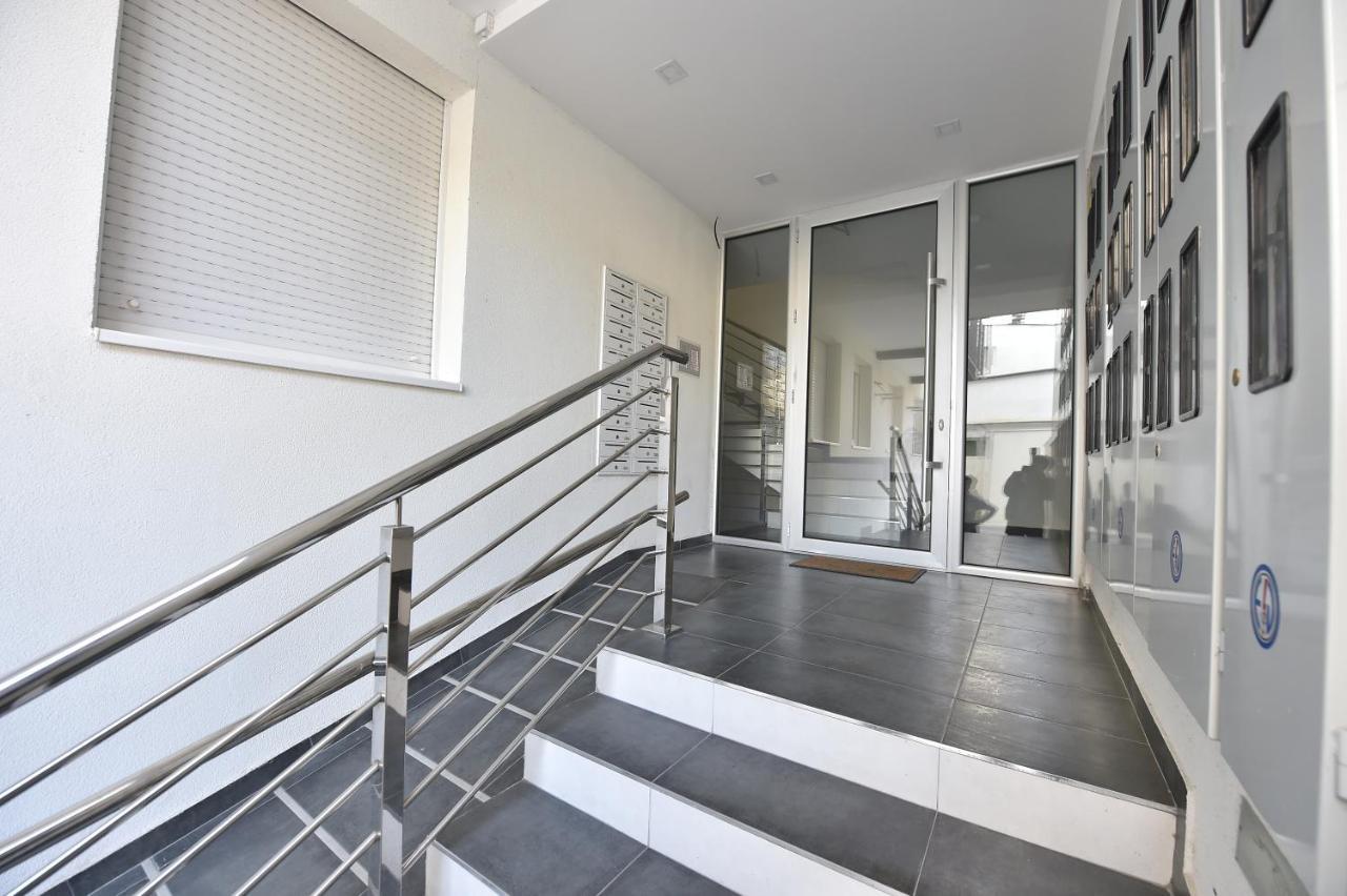 Apartment Sinisa With Garage 노비사드 외부 사진
